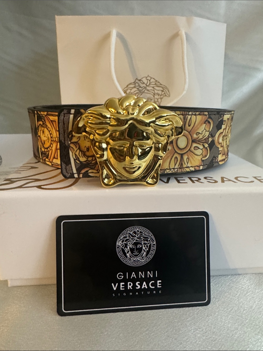 New!🔥Versace White Tote Bag with Gold Medusa Buckle!🔥
